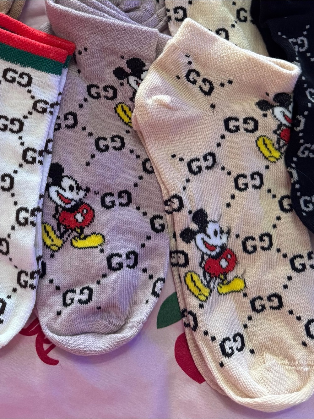 4 pairs of Gucci Beige & Light Purple Mickey Mouse GG Ankle Socks